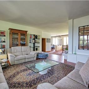 3 bedroom villa with pool and tennis court near Florence, sleeps 6